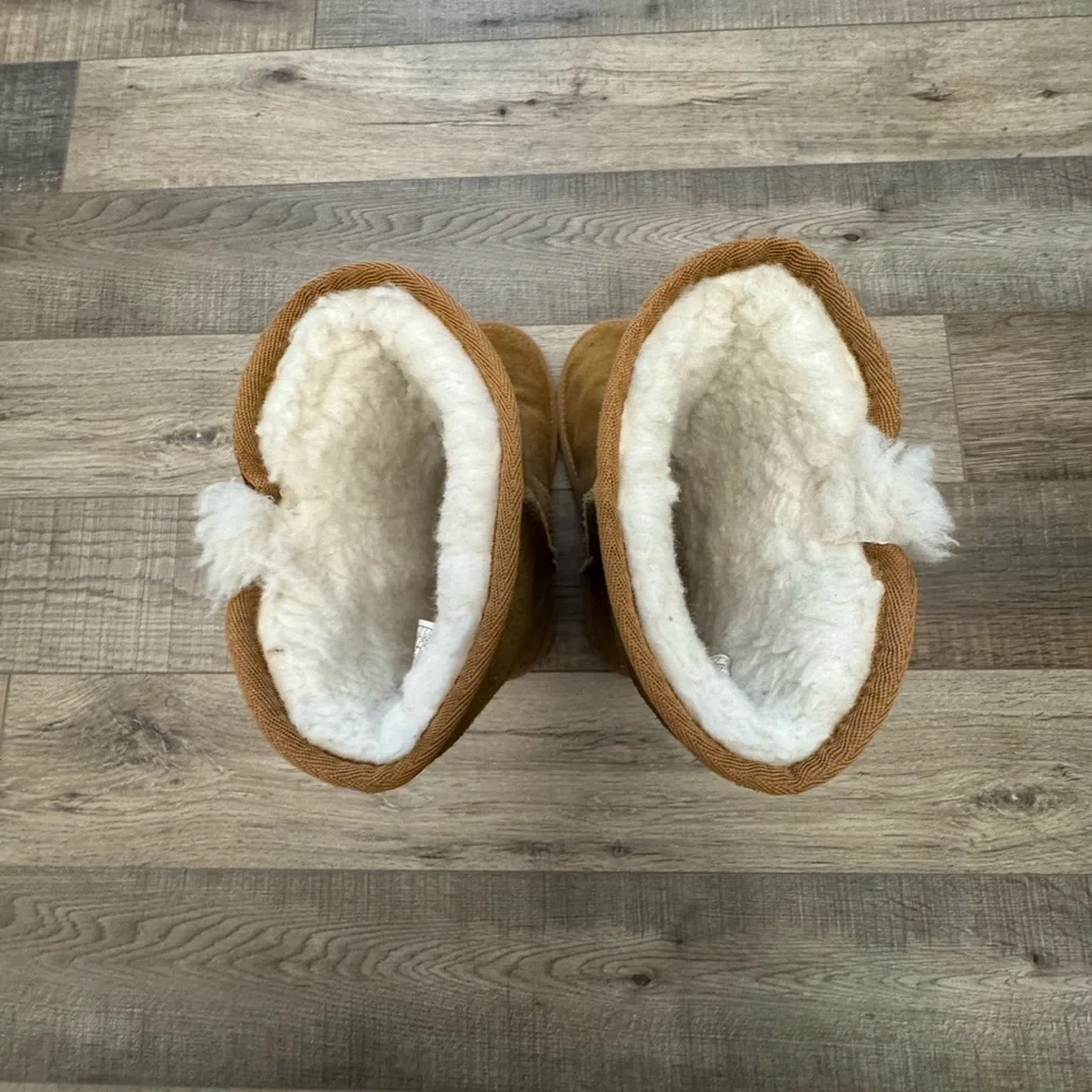 Koolaburra by UGG - Girls Size 2 - Picture 4 of 7